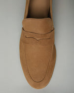 Load image into Gallery viewer, Mia Loafer in Camel Suede
