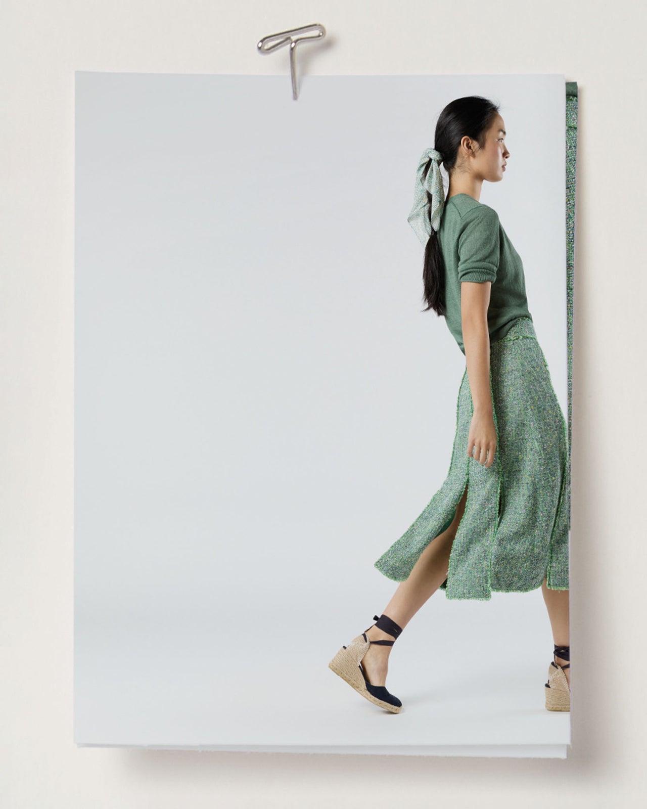 Short-Sleeved Rosie V-Neck Cardigan in Green Linen