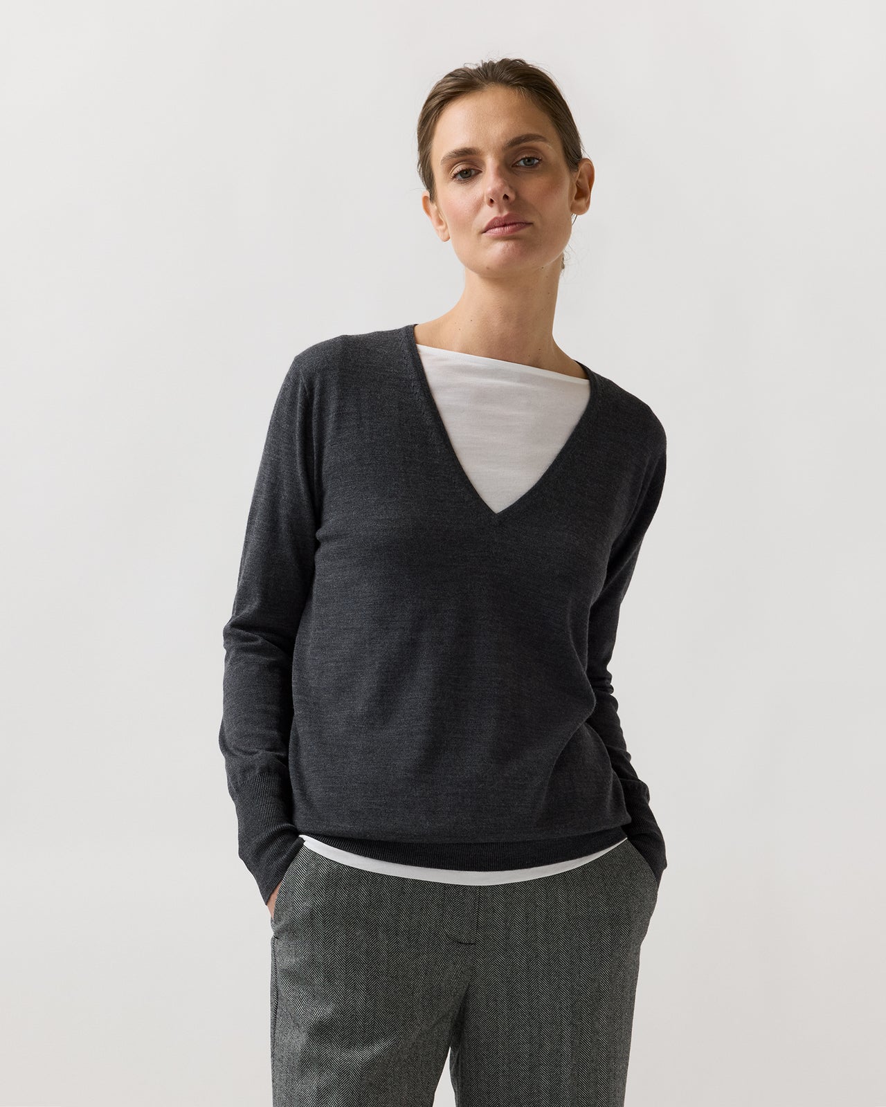 Kate V-Neck Sweater in Heather Charcoal Escorial Wool
