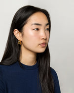 Load image into Gallery viewer, Onda Hoop Earrings in Gold
