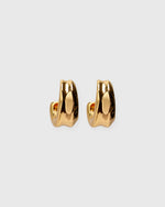 Load image into Gallery viewer, Onda Hoop Earrings in Gold

