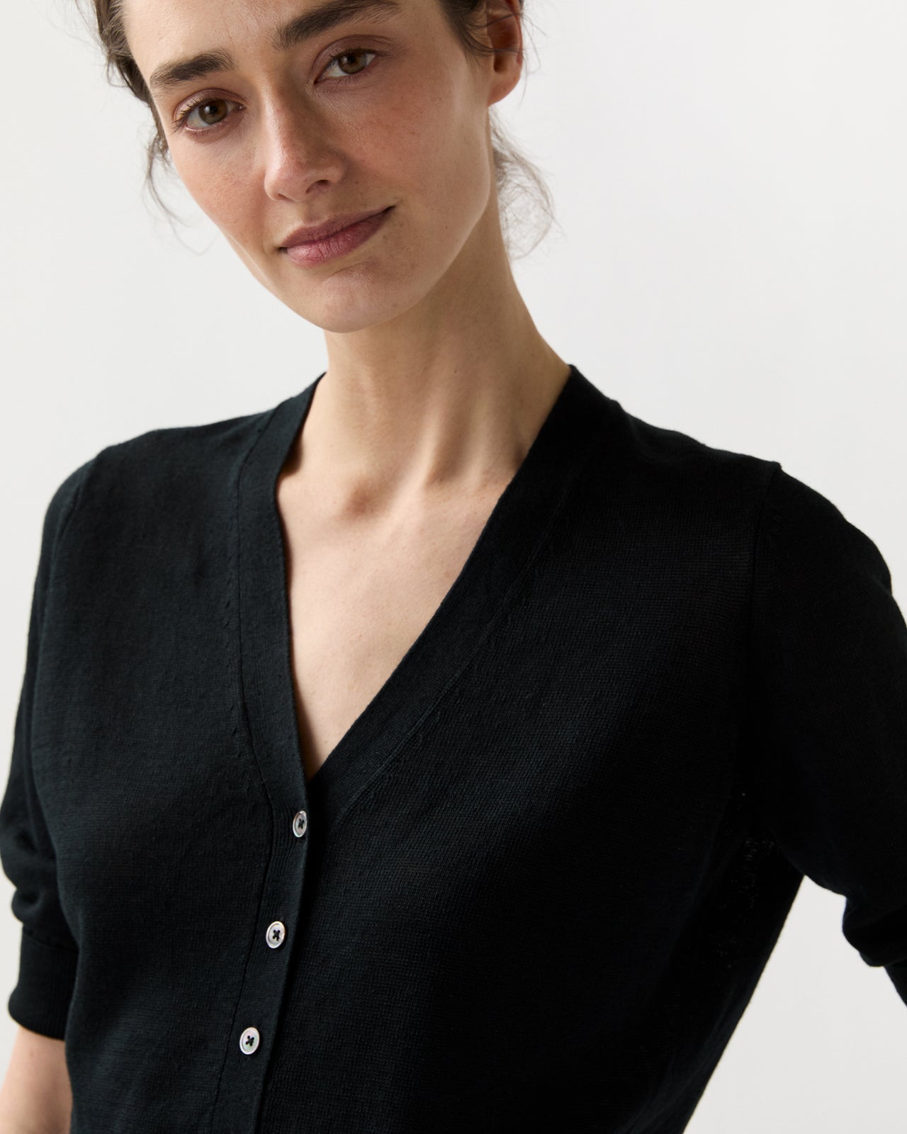 Short-Sleeved Rosie V-Neck Cardigan in Black Linen