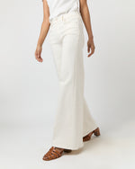 Load image into Gallery viewer, The Twister Skimp Jean in Cream Puffs
