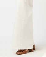 Load image into Gallery viewer, The Twister Skimp Jean in Cream Puffs
