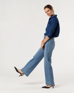 Load image into Gallery viewer, Coco Patch Pocket Jean in 7-Year Indigo Stretch Denim
