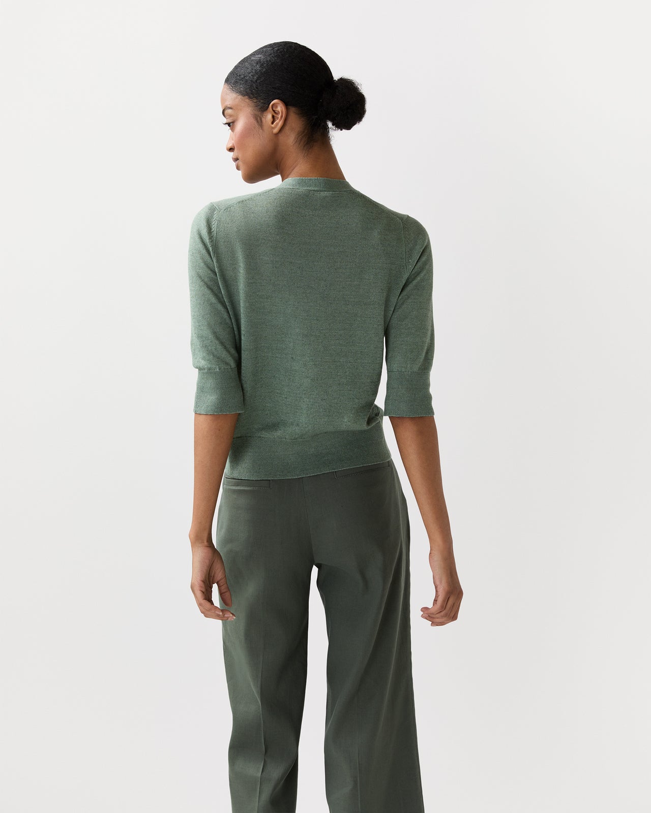 Short-Sleeved Rosie V-Neck Cardigan in Green Linen