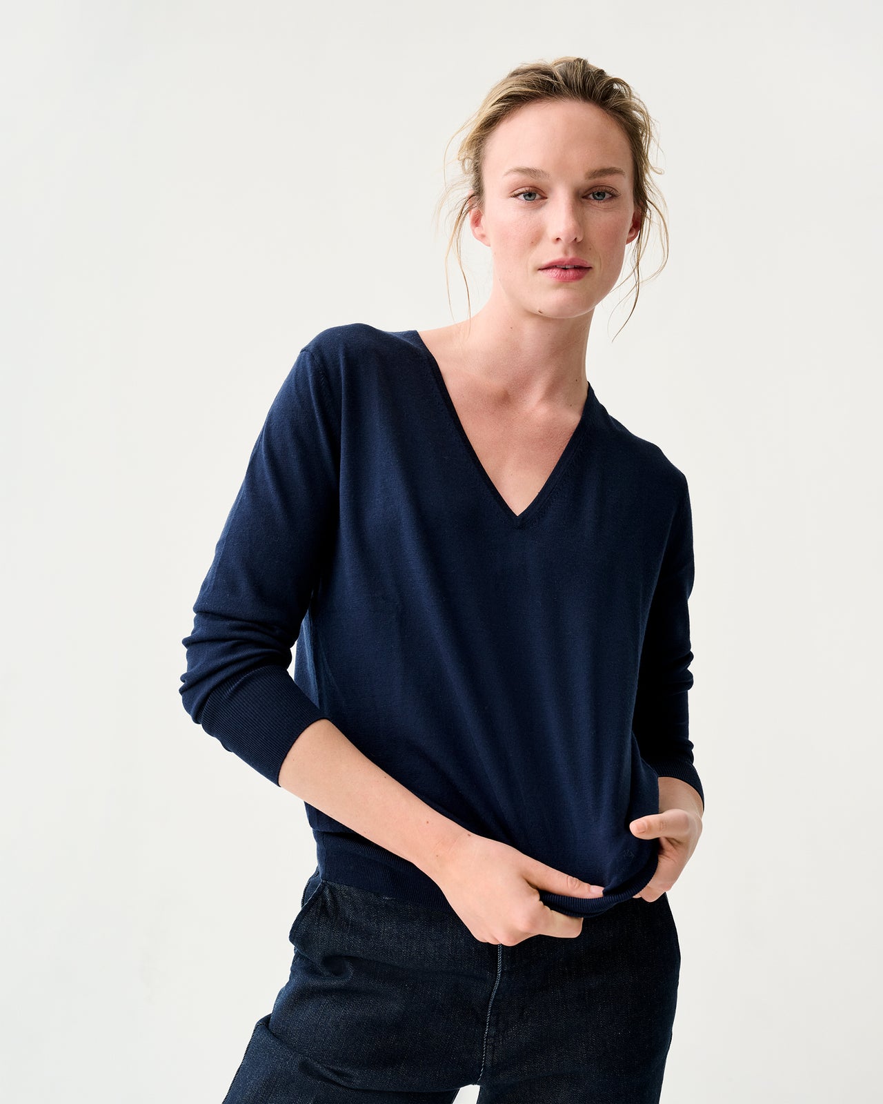 Kate V-Neck Sweater in Navy Escorial Wool