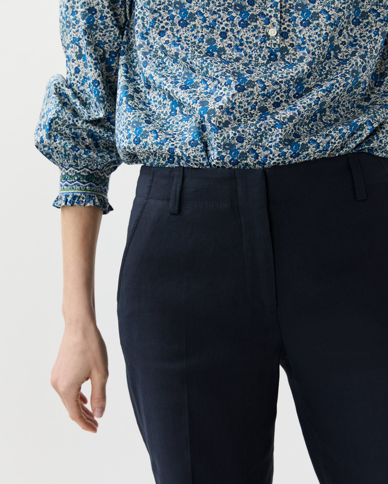 Frankie Cropped Pant in Navy Stretch Cotolino