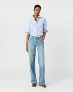 Load image into Gallery viewer, The Mid Rise Maven Sneak Jean in Blowing In The Wind

