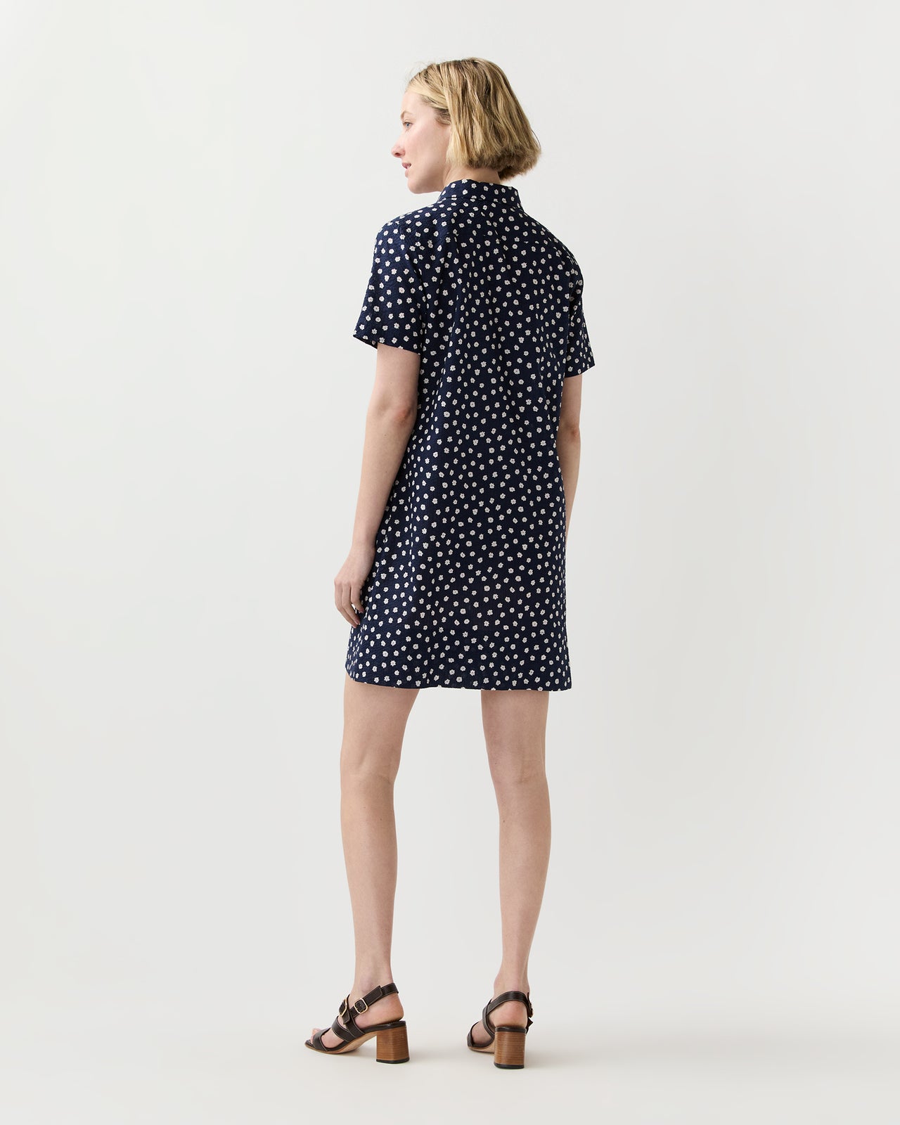 Short-Sleeved Popover Dress in Navy Daisy Crinkle Cotton