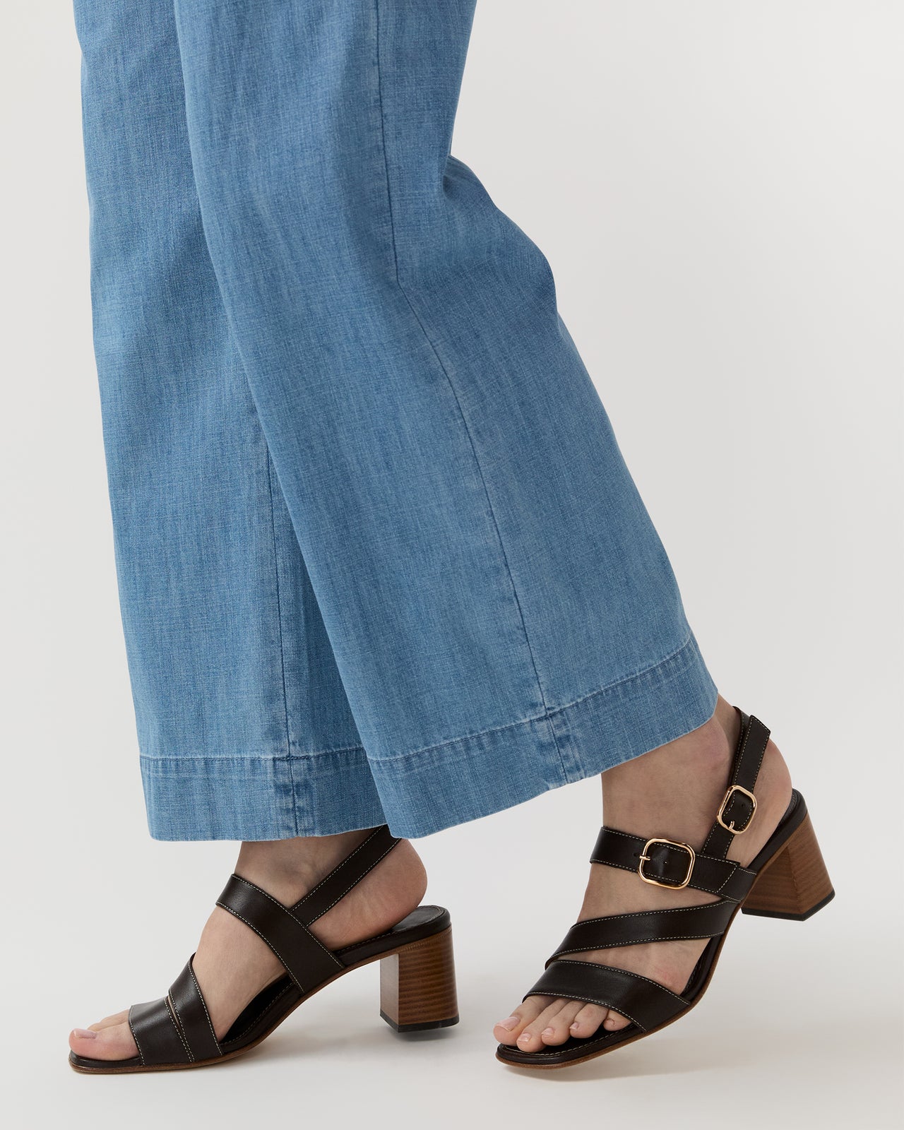 Frankie Cropped Pant in 7-Year Indigo Lightweight Denim
