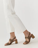 Load image into Gallery viewer, Sisli Cropped Jean in Natural White

