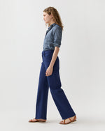 Load image into Gallery viewer, The Lasso Sneak Jean in Estate Blue
