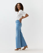 Load image into Gallery viewer, The Hustler Roller Sneak Jean in Room Service
