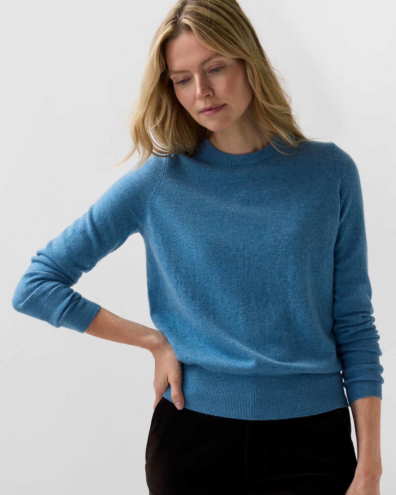 Kit Crewneck Sweater in Heather Cerulean Cashmere