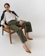 Load image into Gallery viewer, Weekender Pant in Olive Stretch Twill
