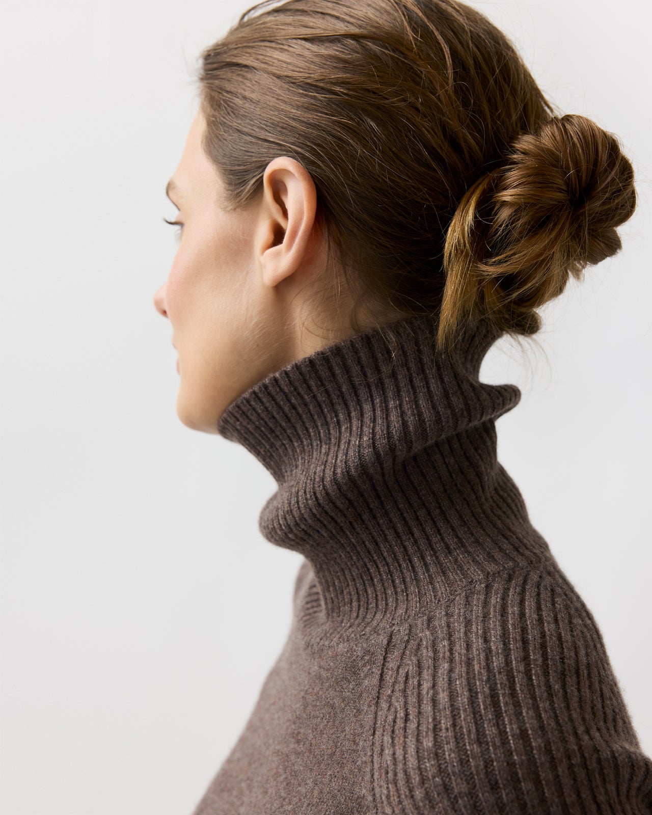 Dakota Turtleneck Sweater in Heather Espresso Cashmere